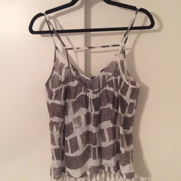 Cute grey print tank top w fringe - Picture 2 of 3